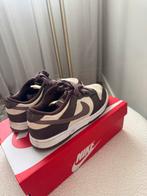 Exclusieve Nike dunk 38,5 coconut milk/plum, Ophalen of Verzenden, Zo goed als nieuw, Sneakers of Gympen