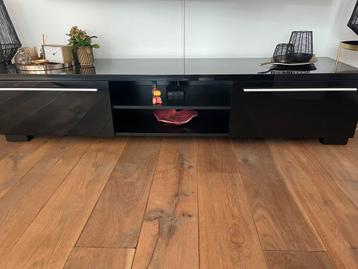 Tv kast hoog glans zwart met 2 laden en vakken beschikbaar voor biedingen