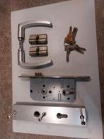 Deurbeslag achterdeur met cilinderslot., Doe-het-zelf en Verbouw, Ophalen of Verzenden, Gebruikt, Rvs, Slot