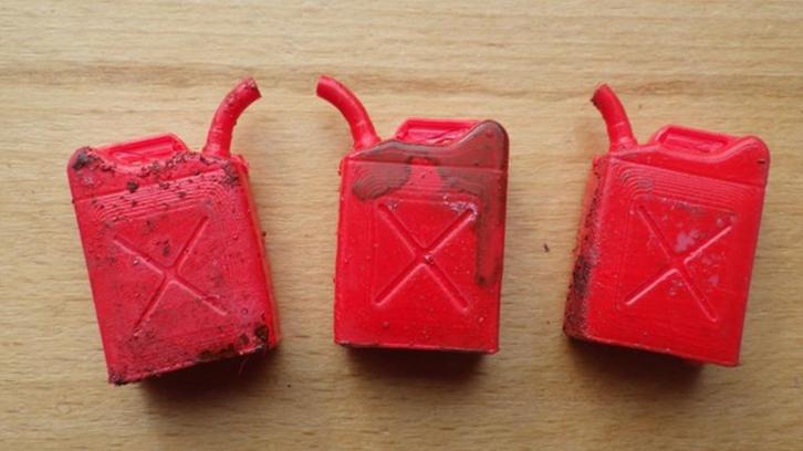Poppenhuis: Gebruikte Jerrycans, Verzamelen, Poppenhuizen en Toebehoren, Nieuw, Poppenhuis, Ophalen of Verzenden