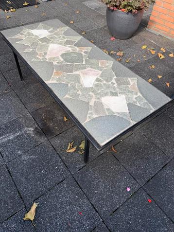 Terrastafeltje met natuursteen beschikbaar voor biedingen