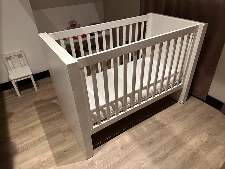 Kidsmill Ledikant - Als nieuw! * Met matras * Hoogglans wit, Kinderen en Baby's, Babywiegjes en Ledikanten, Zo goed als nieuw