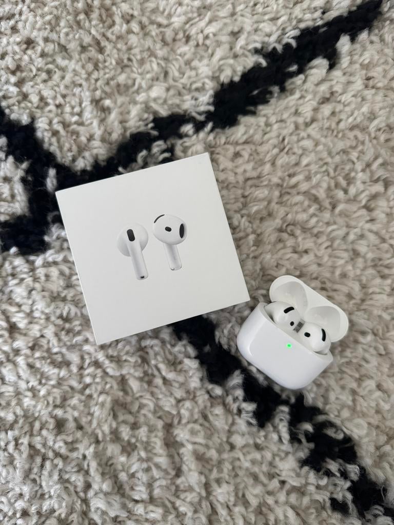 Apple AirPods 4 met oplaadcase (USB-C), Computers en Software, 10 inch, Verzenden, Wit, Zo goed als nieuw
