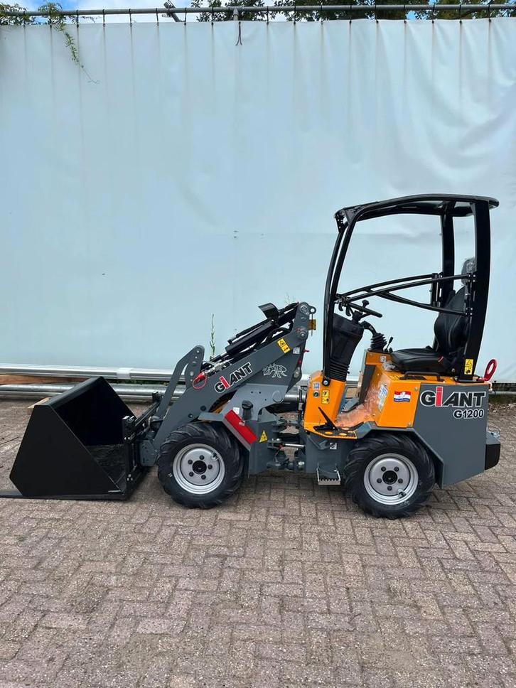 Giant G1200 kniklader shovel mini loader (bj 2025), Zakelijke goederen, Machines en Bouw | Kranen en Graafmachines, Wiellader of Shovel