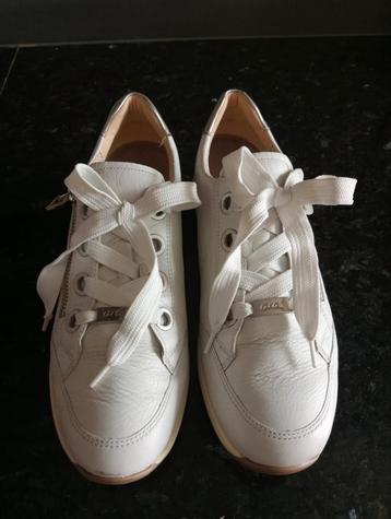 ZGAN:.ARA High Soft off white sneakers maat 7 (40), met rits beschikbaar voor biedingen