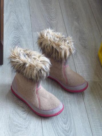 1 paar heerlijke SOREL PANTOFFELS met bontrand maat 36 nwst beschikbaar voor biedingen