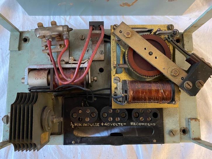 Zeldzame Gents puls unit voor extra nevenuurwerken, Antiek en Kunst, Antiek | Klokken, Ophalen of Verzenden