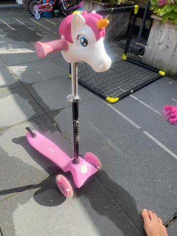 Roze EVO Step met eenhoorn kop beschikbaar voor biedingen