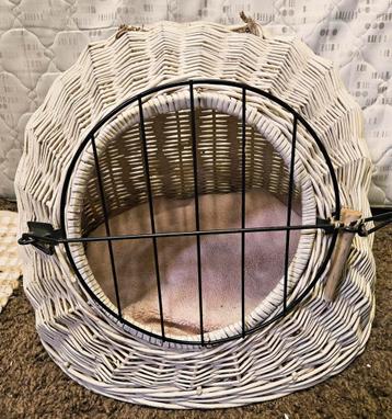 Witte rotan reismand voor kleine huisdieren  beschikbaar voor biedingen