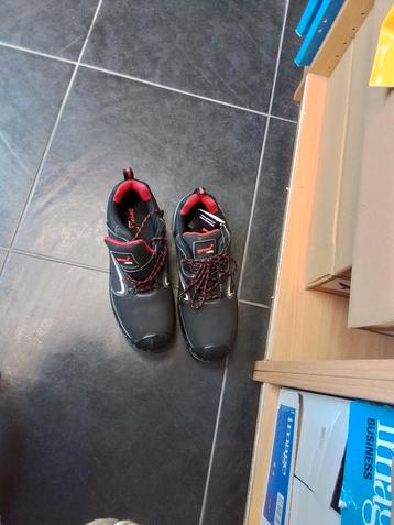 werkschoenen gevavi maat 44 zwart  beschikbaar voor biedingen