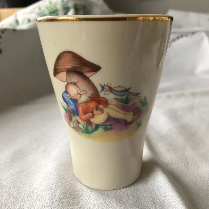 Leuke kinderbeker met kabouter jaren 1920/30, Antiek en Kunst, Antiek | Porselein, Ophalen of Verzenden