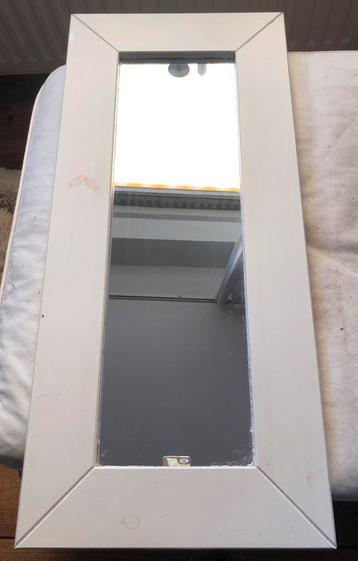 Spiegel beschikbaar voor biedingen