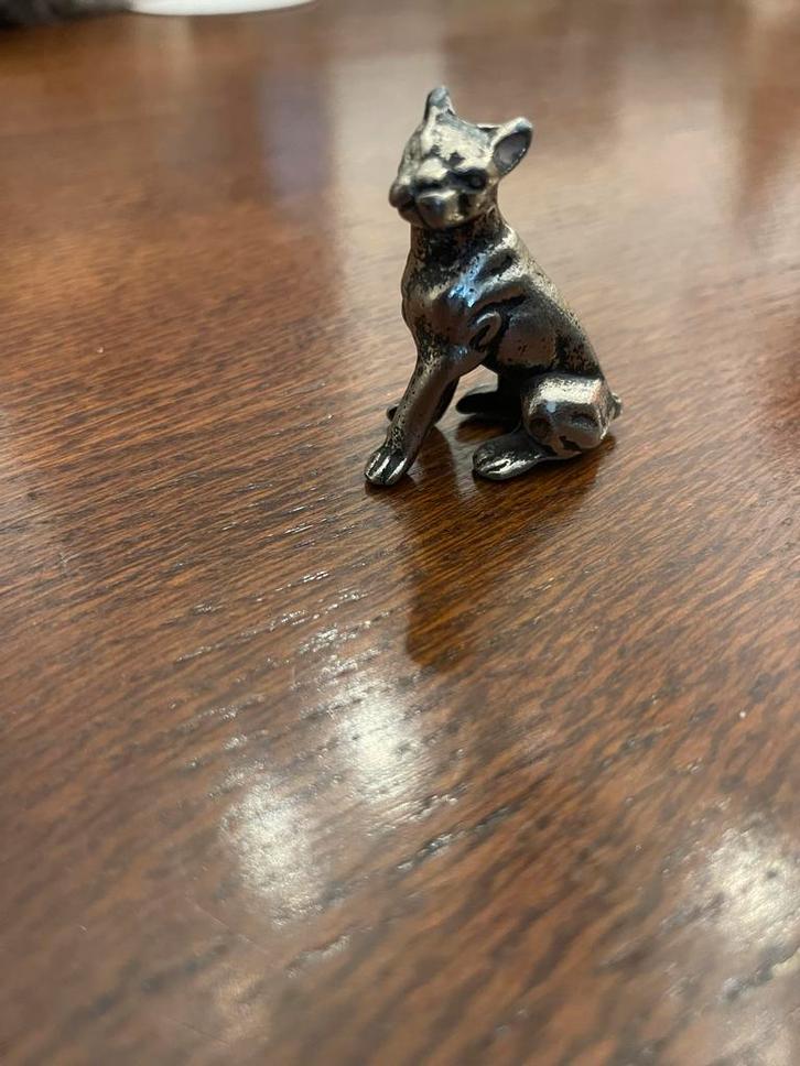 Zilver kleurig  Hond Beeldje - Antiek geen exhr zilver, Antiek en Kunst, Kunst | Beelden en Houtsnijwerken, Ophalen of Verzenden