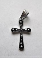 Hangertje kruisje zwart in markasietenlook (8043), Ophalen, Zo goed als nieuw, Sieraad