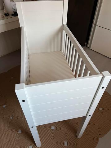 kidsmill wieg helemaal nieuw met matras beschikbaar voor biedingen