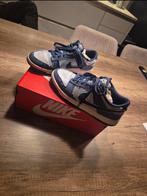Nike Dunk Low - Limited Edition, Ophalen of Verzenden, Gebruikt, Schoenen