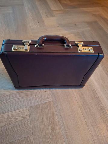 Attachékoffer   beschikbaar voor biedingen