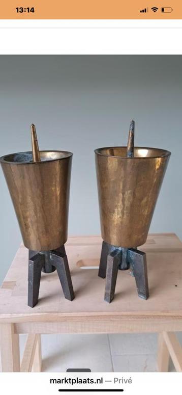 2 zware messing kandelaars /vaasjes beschikbaar voor biedingen