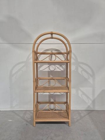 Vintage bamboe en rotan etagere beschikbaar voor biedingen