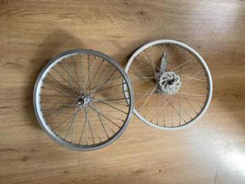 20 inch en 28 inch fietswiel(en). beschikbaar voor biedingen