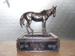 urn paard groot  7 liter inhoud   44 cm hoog, Nieuw, Overige soorten, Paarden urn, Ophalen of Verzenden