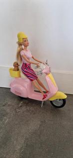 Barbie scooter met hondje,  helm en Barbie, Ophalen of Verzenden, Zo goed als nieuw, Barbie