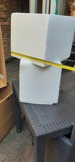 2 stevige  grote dozen . en 2 blokken piepschuim, Ophalen, Doos, Minder dan 35 cm