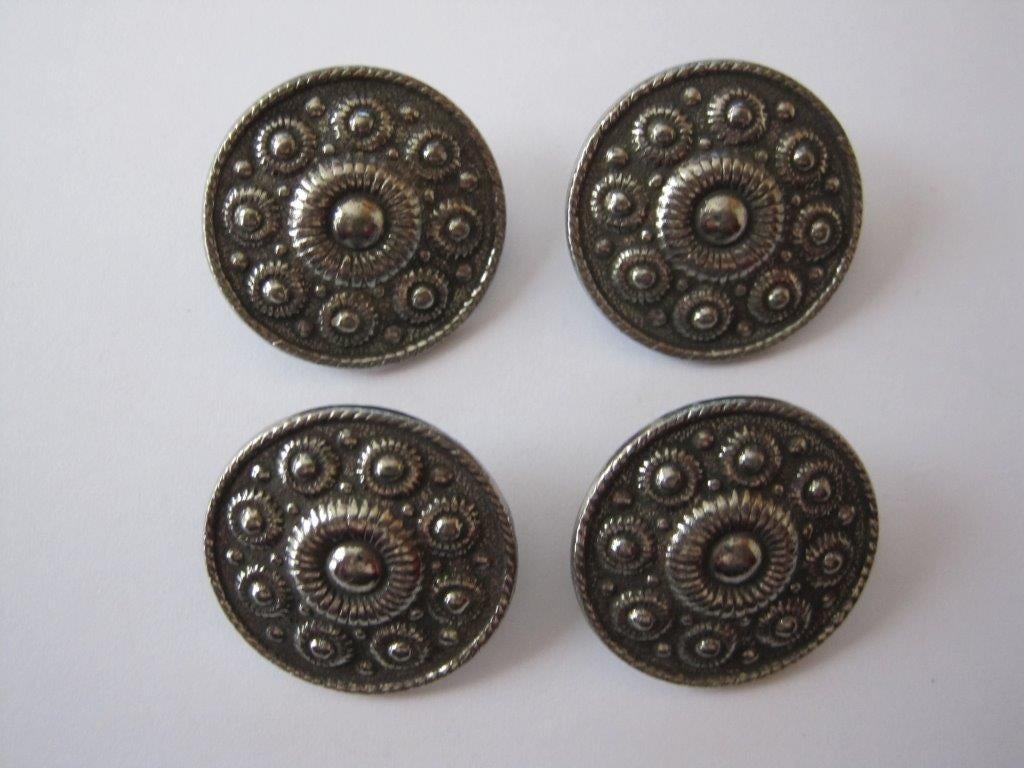 Tinnen knopen 4 stuks doorsnee 2 cm in perfecte staat., Antiek en Kunst, Antiek | Tin, Ophalen of Verzenden