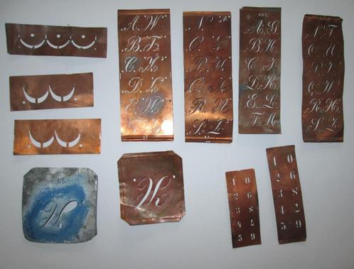11x borduursjabloon stencil wasmerk initialen monogram koper, Antiek en Kunst, Antiek | Kleding en Accessoires, Ophalen of Verzenden