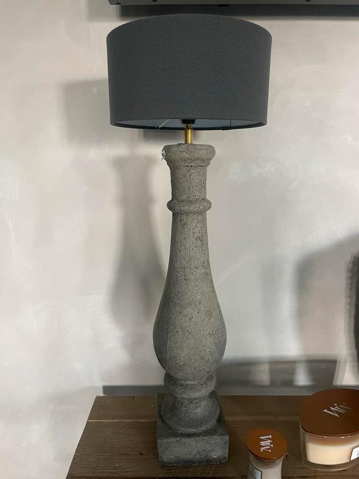 Stijlvolle grijze tafellamp, Huis en Inrichting, Lampen | Vloerlampen, Zo goed als nieuw, 100 tot 150 cm, Stof, Ophalen of Verzenden