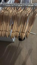 24 Baby Kledinghangers - Gebruikt, Maar Goed!, Ophalen of Verzenden, Gebruikt, Hout, Kinderen