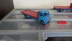 Dinky Toys Guy Flat Truck in Rood/Licht Blauw, nummer 512, Ophalen of Verzenden, Zo goed als nieuw, Bus of Vrachtwagen, Dinky Toys