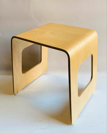 Beukenhouten Ikea Benjamin bijzettafel / kruk  beschikbaar voor biedingen