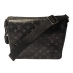 Louis Vuitton District PM Messenger Bag Mono M46255, Sieraden, Tassen en Uiterlijk, Tassen | Schoudertassen, Louis Vuitton, Gebruikt