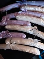 10 Satijnen Kleerhangers met Strik, Overige materialen, Overige typen, Ophalen of Verzenden, Zo goed als nieuw