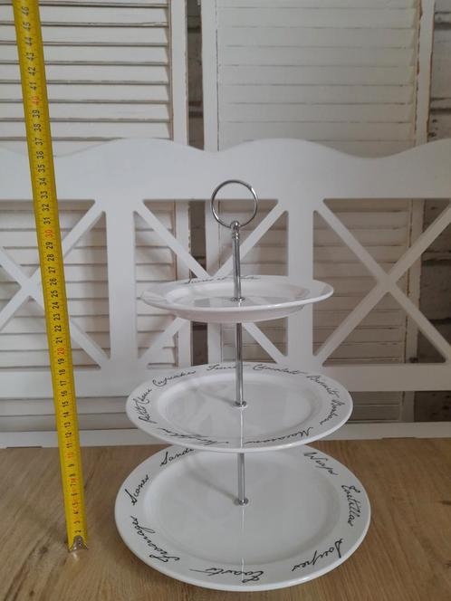 3 laagse etagere met teksten riviera maison, Huis en Inrichting, Woonaccessoires | Etagères, Verzenden