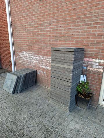 Gratis Ophalen: Terrastegels 50x50cm beschikbaar voor biedingen
