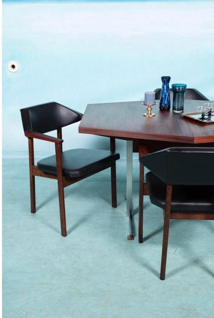Prachtige vintage eettafel en designstoelen (jaren ’60), Huis en Inrichting, Slaapkamer | Nachtkastjes, Gebruikt, 70 cm of meer