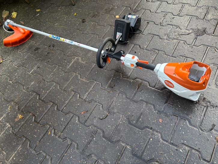 Nette jonge  Stihl fsa120r bosmaaier accu set, Tuin en Terras, Hand-tuingereedschap, Zo goed als nieuw, Overige soorten, Ophalen