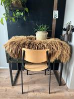Sidetable oude kist op poten, Ophalen