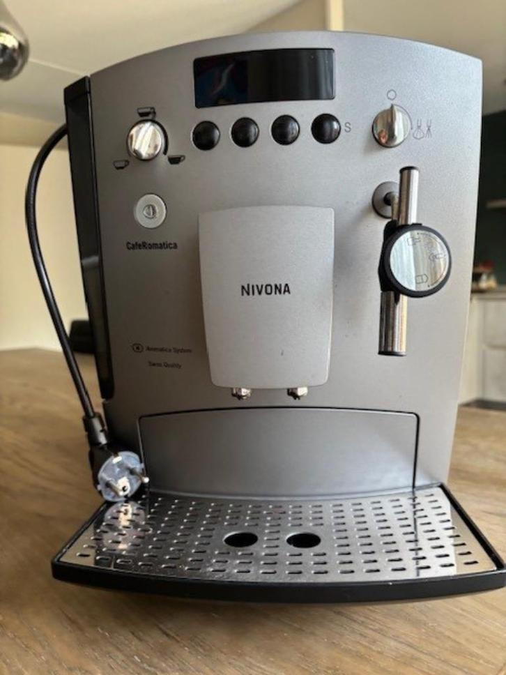 NIVONA koffiemachine, Witgoed en Apparatuur, Koffiezetapparaten, Gebruikt, Koffiebonen, Espresso apparaat, 4 tot 10 kopjes, Afneembaar waterreservoir