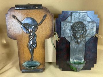 2 wijwaterbakjes voor aan de wand beschikbaar voor biedingen