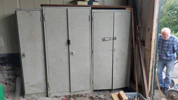 Vintage Stalen lockers bergkasten met planken en vakken beschikbaar voor biedingen