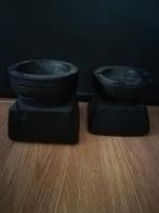 Kandelaars 2x zwart hout
Hoogte 17 cm en 14 cm, Diversen, Kerst, Ophalen of Verzenden