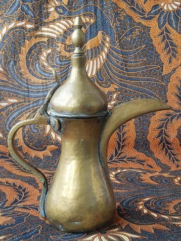 Mooie antieke Oosterse Dallah of koffiepot 31,5 cm. beschikbaar voor biedingen