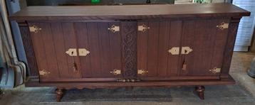 Antieke kast beschikbaar voor biedingen