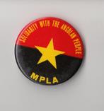 MPLA Protest button Solidarity Angola People, Verzamelen, Speldjes, Pins en Buttons, Gebruikt, Niet vindbaar, Niet vindbaar, Speldje of Pin