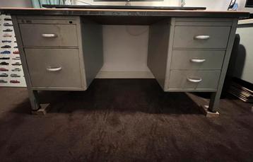 Vintage Gispen bureau - TU Delft beschikbaar voor biedingen
