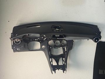 Dashboard W205 C Klasse head up of zonder beschikbaar voor biedingen