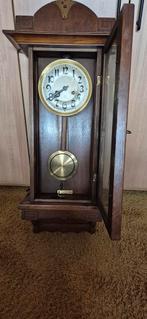 Antieke Hangklok met Slinger, Antiek en Kunst, Antiek | Klokken, Ophalen of Verzenden